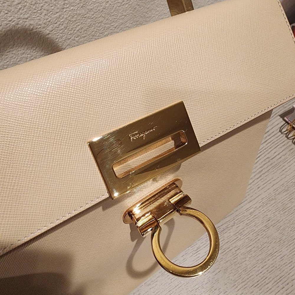 Ferragamo - Picture 11 of 15